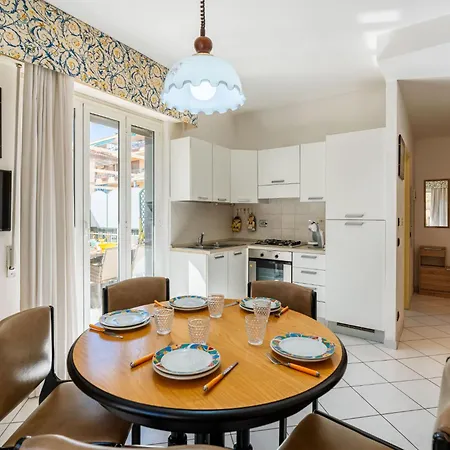 아파트 La Terrazza Di San Martino By Interhome